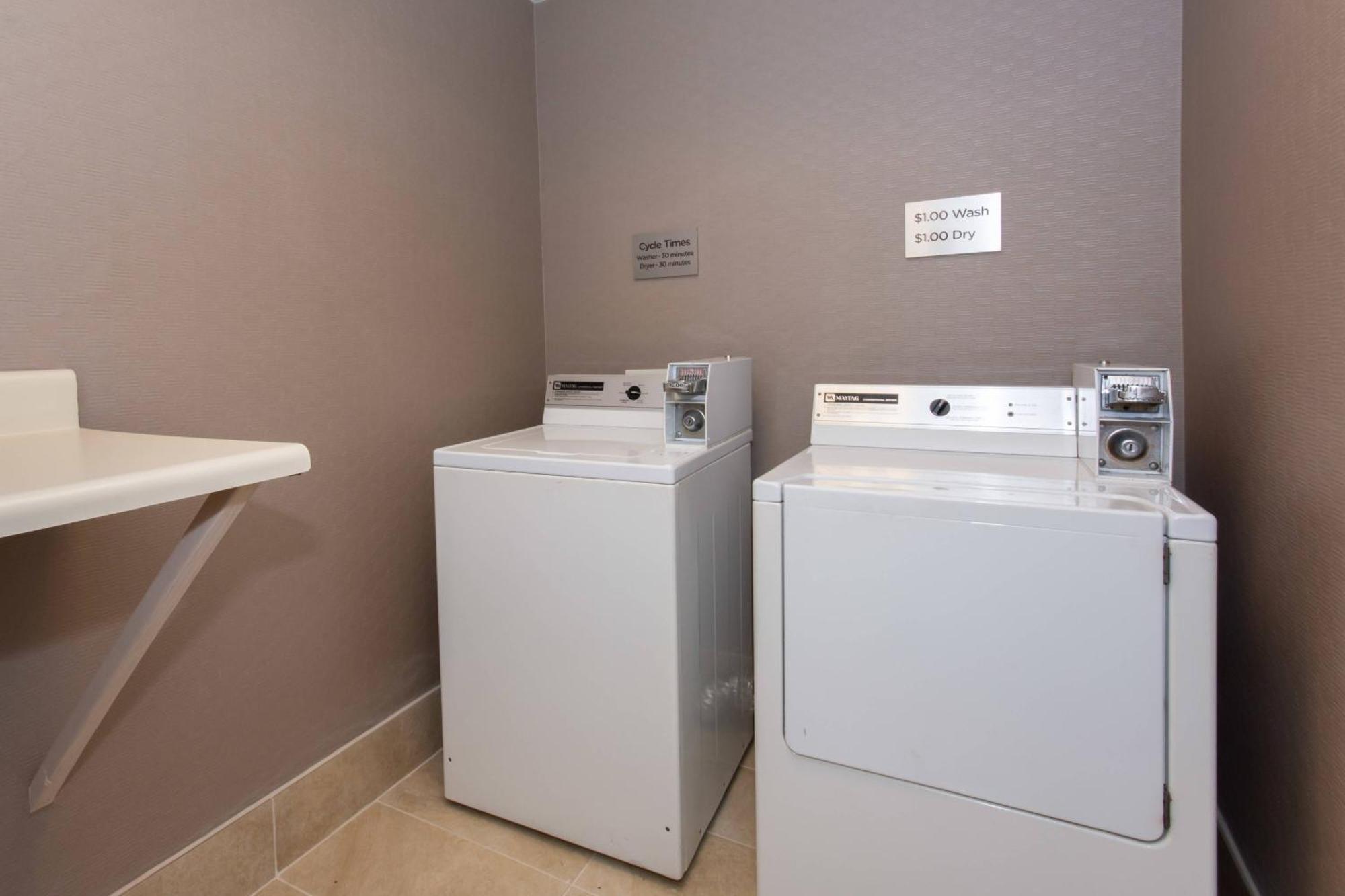 Courtyard By Marriott Charlotte Lake Norman Huntersville Bagian luar foto