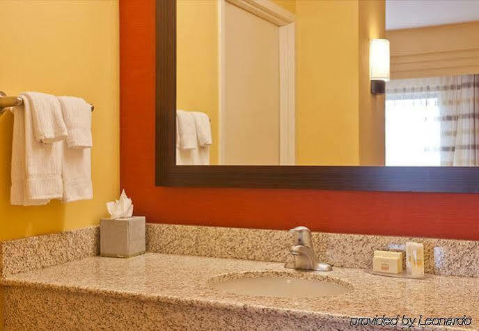 Courtyard By Marriott Charlotte Lake Norman Huntersville Bagian luar foto